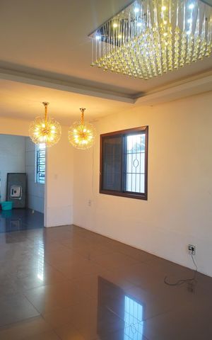 Casa à venda com 200m², 4 quartos e 4 vagasSala