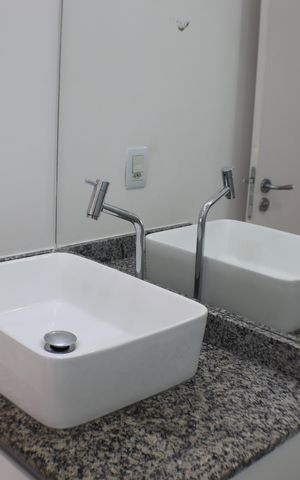Apartamento para alugar com 68m², 2 quartos e 1 vaga Apartamento para alugar com 68m², 2 quartos e 1 vagaBanheiro da Suíte
