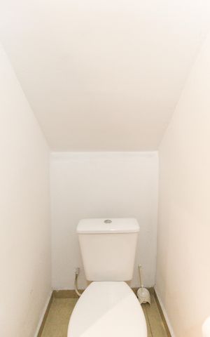 Casa à venda com 200m², 2 quartos e 3 vagas Casa à venda com 200m², 2 quartos e 3 vagasLavabo