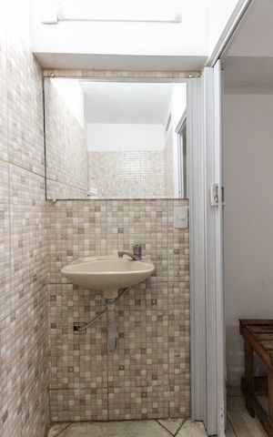 Casa à venda com 200m², 2 quartos e 3 vagas Casa à venda com 200m², 2 quartos e 3 vagasBanheiro da Garagem