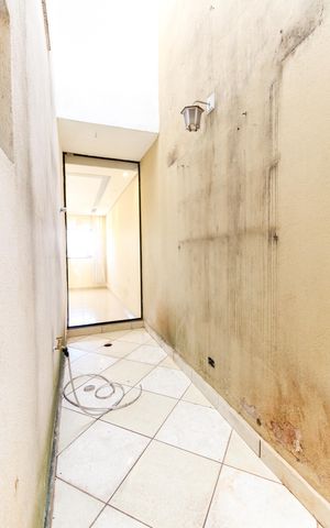 Casa à venda com 200m², 2 quartos e 3 vagas Casa à venda com 200m², 2 quartos e 3 vagasJardim de Inverno