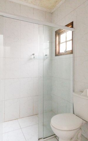 Casa à venda com 200m², 2 quartos e 3 vagas Casa à venda com 200m², 2 quartos e 3 vagasBanheiro da Suíte