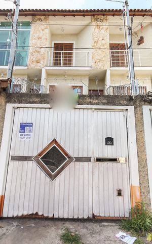 Casa à venda com 200m², 2 quartos e 3 vagas Casa à venda com 200m², 2 quartos e 3 vagasFachada