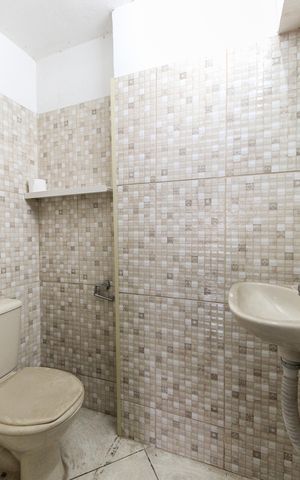 Casa à venda com 200m², 2 quartos e 3 vagas Casa à venda com 200m², 2 quartos e 3 vagasBanheiro da Garagem