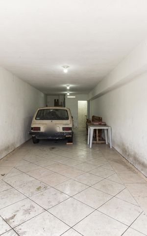 Casa à venda com 200m², 2 quartos e 3 vagas Casa à venda com 200m², 2 quartos e 3 vagasGaragem