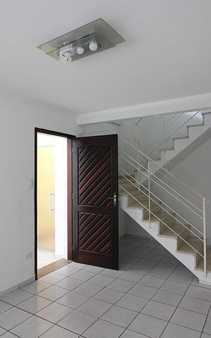 Casa para alugar com 133m², 2 quartos e 2 vagasSala