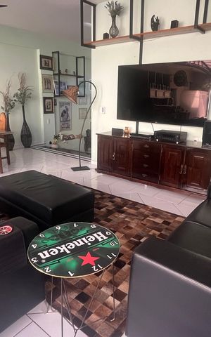 Casa à venda com 799m², 6 quartos e 3 vagas Casa à venda com 799m², 6 quartos e 3 vagasSala