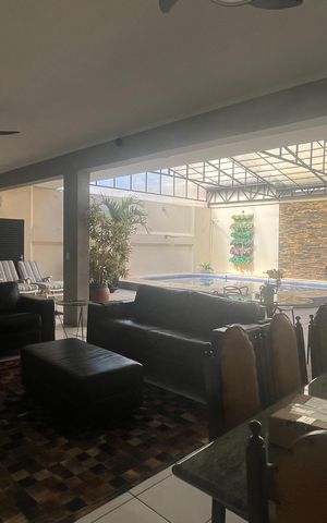 Casa à venda com 799m², 6 quartos e 3 vagas Casa à venda com 799m², 6 quartos e 3 vagasSala