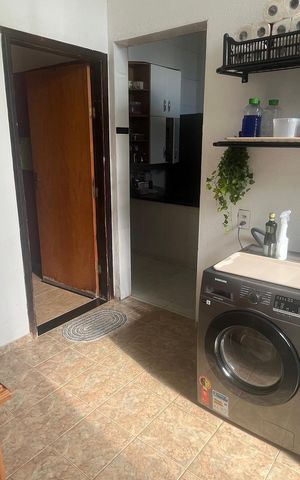Casa à venda com 799m², 6 quartos e 3 vagas Casa à venda com 799m², 6 quartos e 3 vagasLavanderia