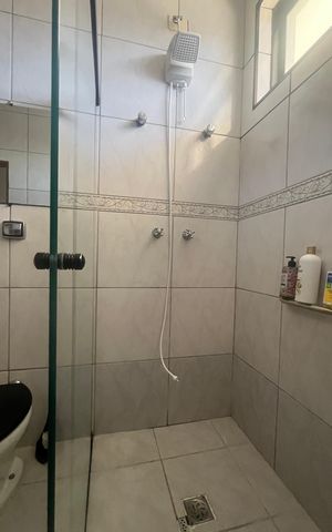 Casa à venda com 799m², 6 quartos e 3 vagas Casa à venda com 799m², 6 quartos e 3 vagasBanheiro do Quarto 4 e 5