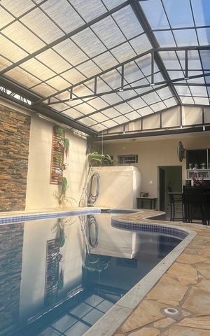 Casa à venda com 799m², 6 quartos e 3 vagas Casa à venda com 799m², 6 quartos e 3 vagasPiscina Coberta