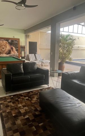 Casa à venda com 799m², 6 quartos e 3 vagas Casa à venda com 799m², 6 quartos e 3 vagasSala