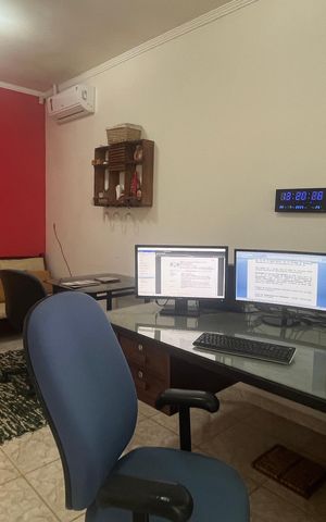 Casa à venda com 799m², 6 quartos e 3 vagas Casa à venda com 799m², 6 quartos e 3 vagasEscritório