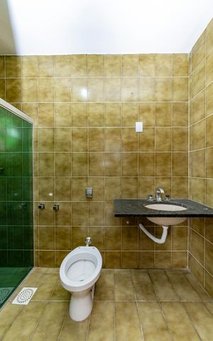 Casa para alugar com 563m², 5 quartos e 6 vagas Casa para alugar com 563m², 5 quartos e 6 vagasBanheiro da Suíte 2