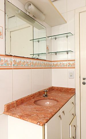 Apartamento à venda com 69m², 2 quartos e 1 vagaBanheiro Social