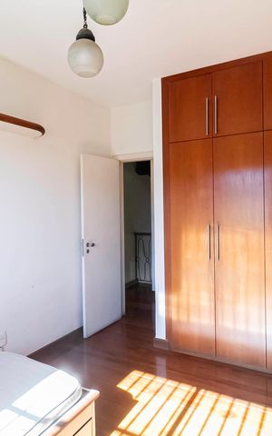 Casa à venda com 341m², 5 quartos e 6 vagas Casa à venda com 341m², 5 quartos e 6 vagasQuarto 2