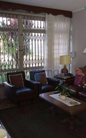 Casa à venda com 300m², 4 quartos e 12 vagas Casa à venda com 300m², 4 quartos e 12 vagasSala