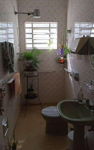 Casa à venda com 300m², 4 quartos e 12 vagas Casa à venda com 300m², 4 quartos e 12 vagasBanheiro