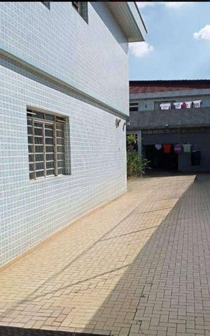 Casa à venda com 300m², 4 quartos e 12 vagas Casa à venda com 300m², 4 quartos e 12 vagasGaragem