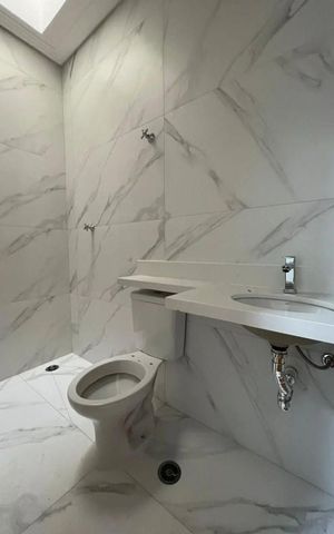 Casa à venda com 300m², 3 quartos e 2 vagas Casa à venda com 300m², 3 quartos e 2 vagasBanheiro