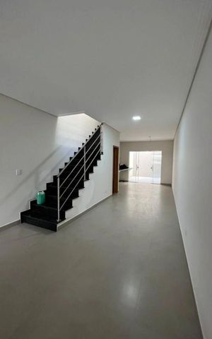 Casa à venda com 300m², 3 quartos e 2 vagas Casa à venda com 300m², 3 quartos e 2 vagasSala