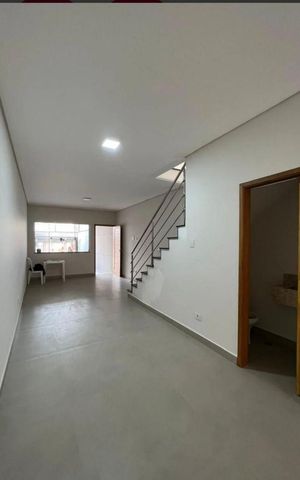 Casa à venda com 300m², 3 quartos e 2 vagas Casa à venda com 300m², 3 quartos e 2 vagasSala