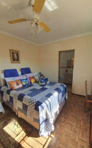 Casa à venda com 260m², 3 quartos e 2 vagas Casa à venda com 260m², 3 quartos e 2 vagasQuarto