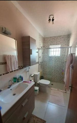 Casa à venda com 260m², 3 quartos e 2 vagas Casa à venda com 260m², 3 quartos e 2 vagasBanheiro
