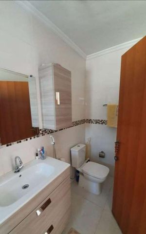 Casa à venda com 260m², 3 quartos e 2 vagas Casa à venda com 260m², 3 quartos e 2 vagasBanheiro
