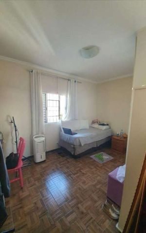 Casa à venda com 260m², 3 quartos e 2 vagas Casa à venda com 260m², 3 quartos e 2 vagasQuarto
