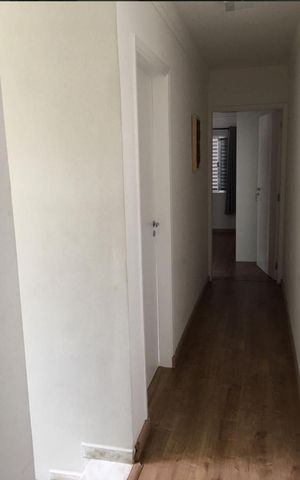 Casa à venda com 220m², 4 quartos e 2 vagas Casa à venda com 220m², 4 quartos e 2 vagasCorredor