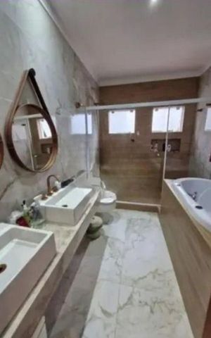 Casa à venda com 700m², 4 quartos e 4 vagasBanheiro