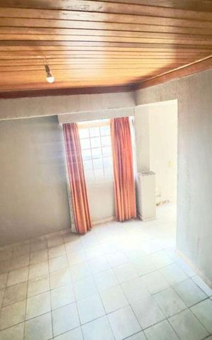 Casa à venda com 300m², 3 quartos e 2 vagas Casa à venda com 300m², 3 quartos e 2 vagasSala