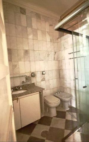 Casa à venda com 300m², 3 quartos e 2 vagas Casa à venda com 300m², 3 quartos e 2 vagasBanheiro