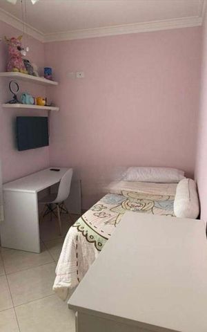 Casa à venda com 240m², 4 quartos e 4 vagas Casa à venda com 240m², 4 quartos e 4 vagasQuarto