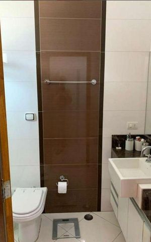 Casa à venda com 240m², 4 quartos e 4 vagas Casa à venda com 240m², 4 quartos e 4 vagasBanheiro