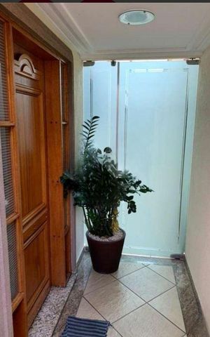 Casa à venda com 240m², 4 quartos e 4 vagas