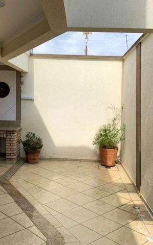 Casa à venda com 240m², 4 quartos e 4 vagas Casa à venda com 240m², 4 quartos e 4 vagasChurrasqueira