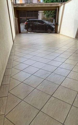 Casa à venda com 240m², 4 quartos e 4 vagas Casa à venda com 240m², 4 quartos e 4 vagasGaragem