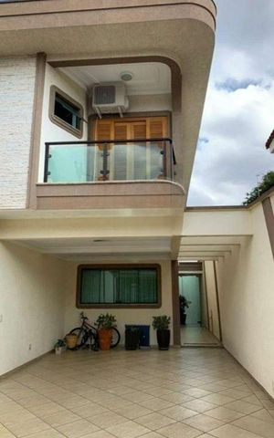 Casa à venda com 240m², 4 quartos e 4 vagas