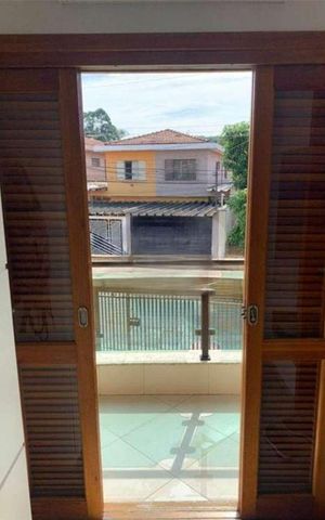Casa à venda com 240m², 4 quartos e 4 vagas Casa à venda com 240m², 4 quartos e 4 vagasQuarto