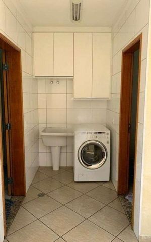 Casa à venda com 240m², 4 quartos e 4 vagas