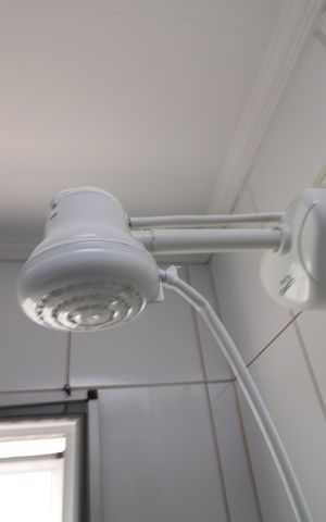 Casa à venda com 180m², 2 quartos e 2 vagasBanheiro da Suíte