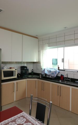 Casa à venda com 180m², 2 quartos e 2 vagasCozinha