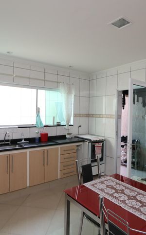 Casa à venda com 180m², 2 quartos e 2 vagasCozinha