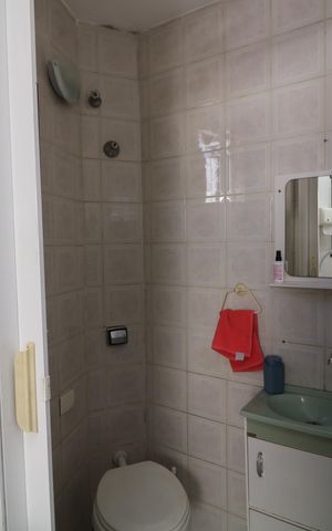 Casa à venda com 180m², 2 quartos e 2 vagasBanheiro de serviço