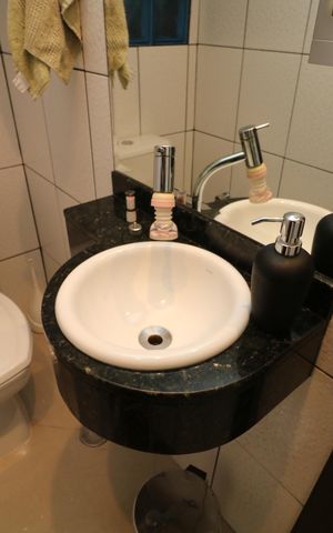 Casa à venda com 180m², 2 quartos e 2 vagasLavabo