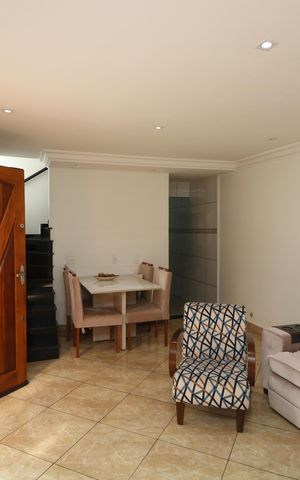 Casa à venda com 180m², 2 quartos e 2 vagasSala