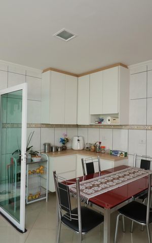 Casa à venda com 180m², 2 quartos e 2 vagasCozinha