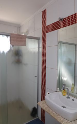 Casa à venda com 180m², 2 quartos e 2 vagasBanheiro da Suíte